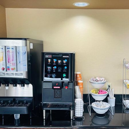 コンフォート イン アンド スイーツ アードモア エクステリア 写真